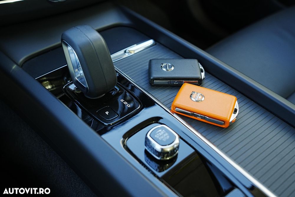 Volvo XC 60 T6 AWD Recharge Geartronic Inscription - 17