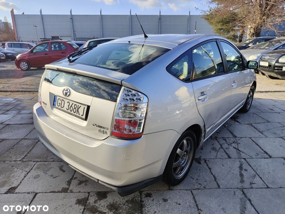 Toyota Prius - 4
