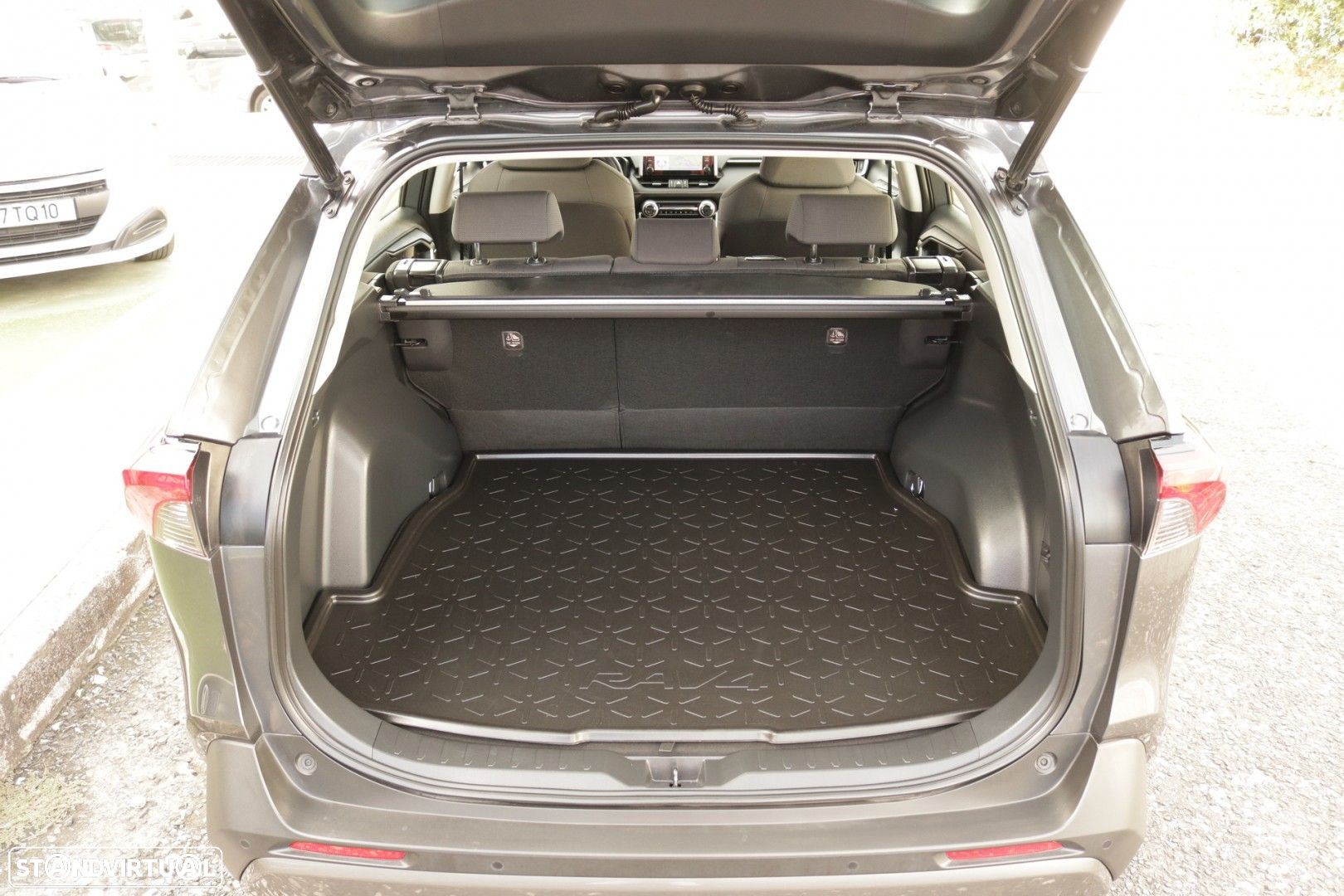 Toyota RAV4 2.5 HDF Comfort - 17