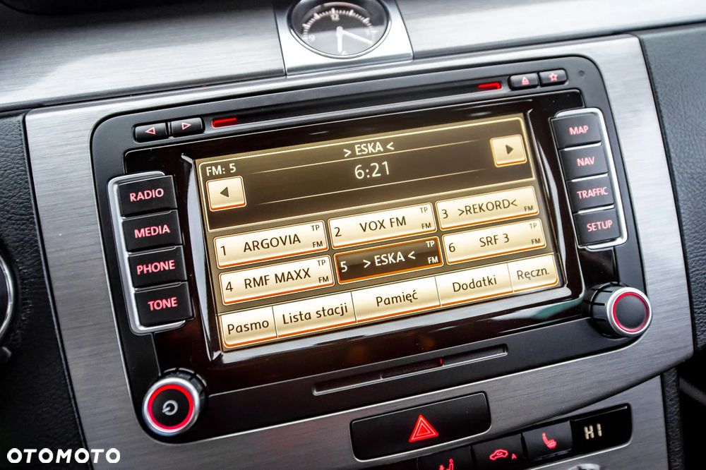Volkswagen Passat Variant 2.0 TDI 4Motion DSG BlueMotion Tech Highline - 26