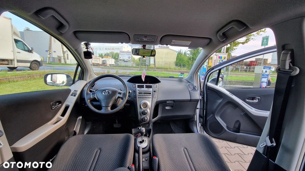 Toyota Yaris - 11