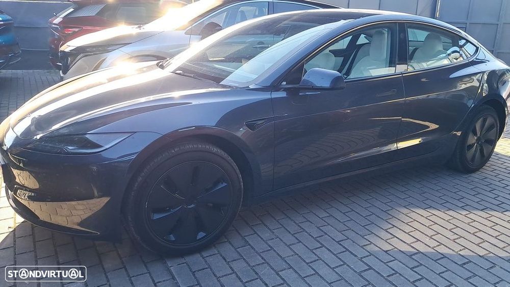 Tesla Model 3 - 1