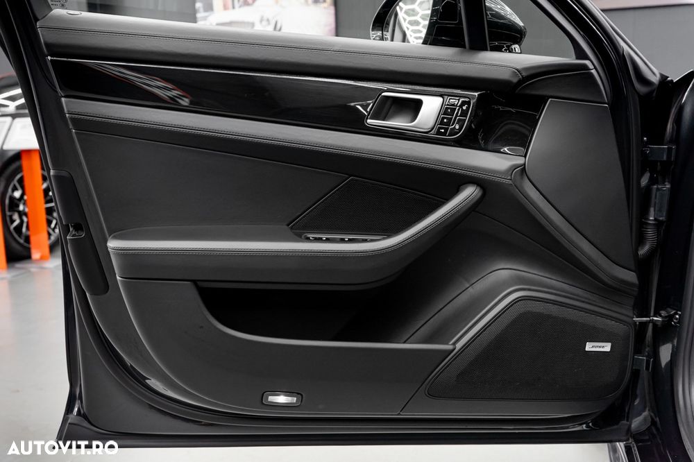 Porsche Panamera 4 E-Hybrid - 38