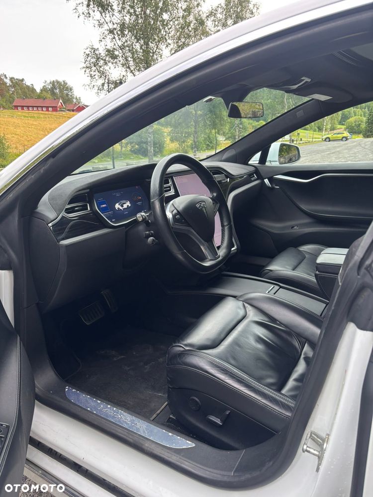 Tesla Model S - 3