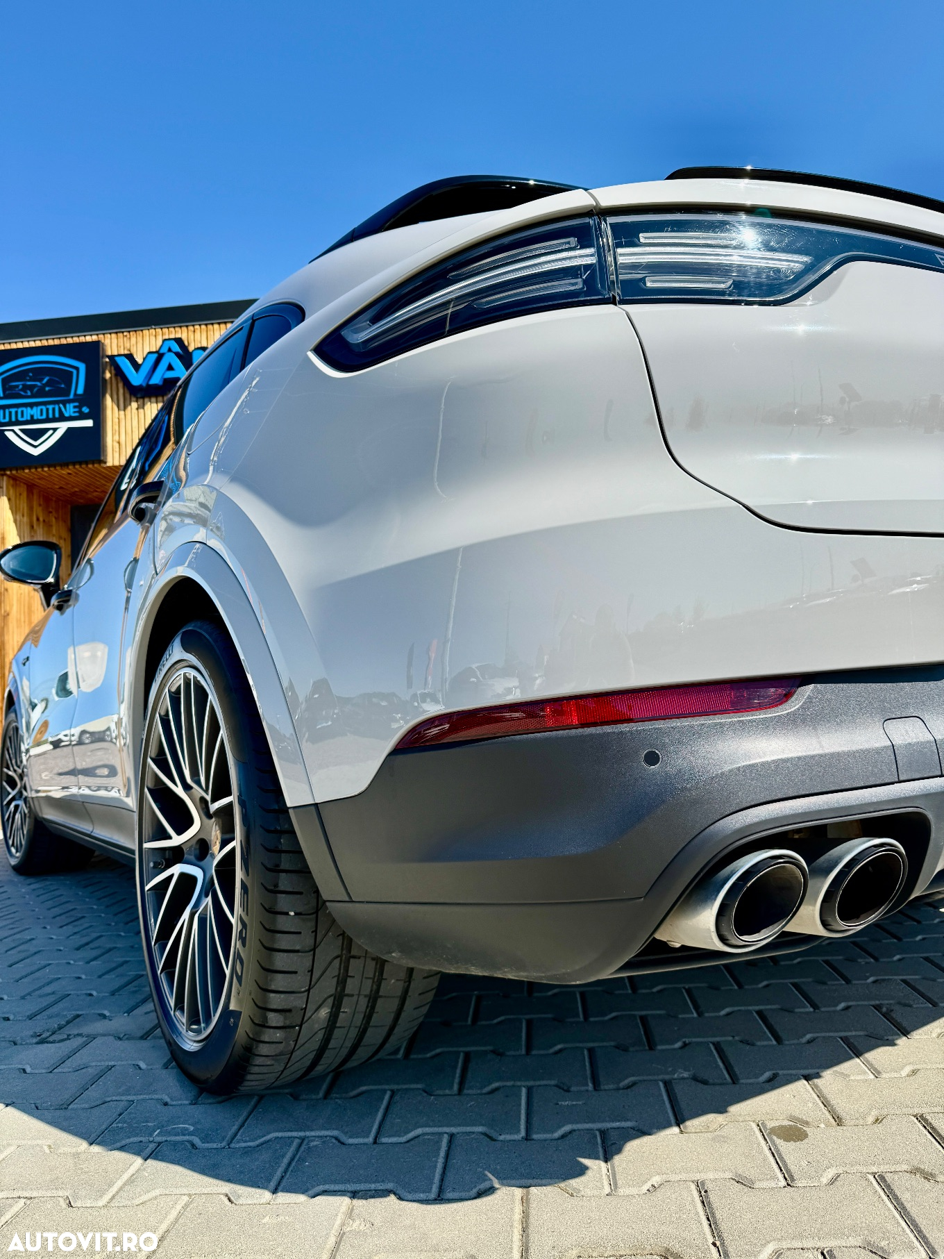 Porsche Cayenne Coupe E-Hybrid Tiptronic S Platinum Edition - 16