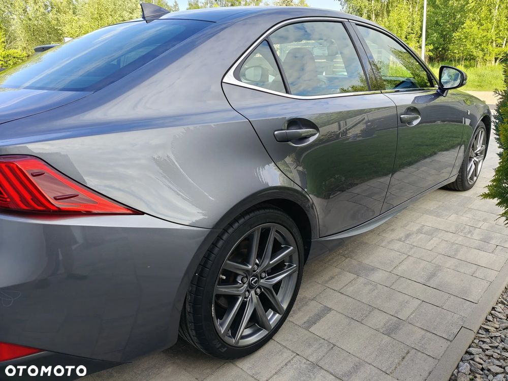 Lexus IS 200t / 300 F Sport - 4