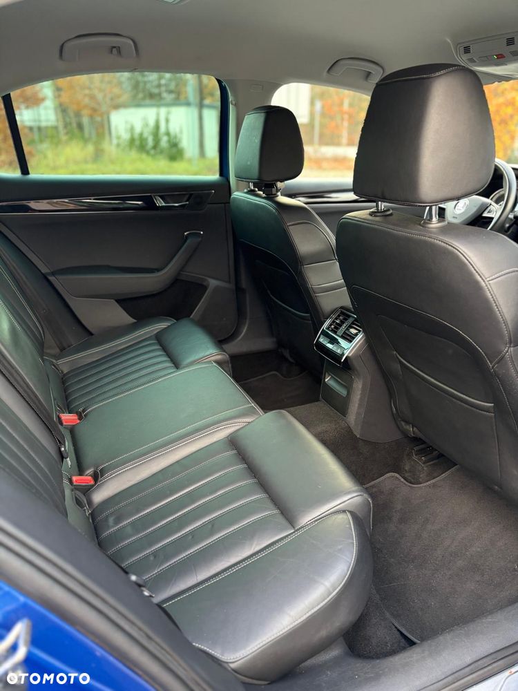 Skoda Superb 2.0 TDI SCR 4x4 L&K DSG - 9