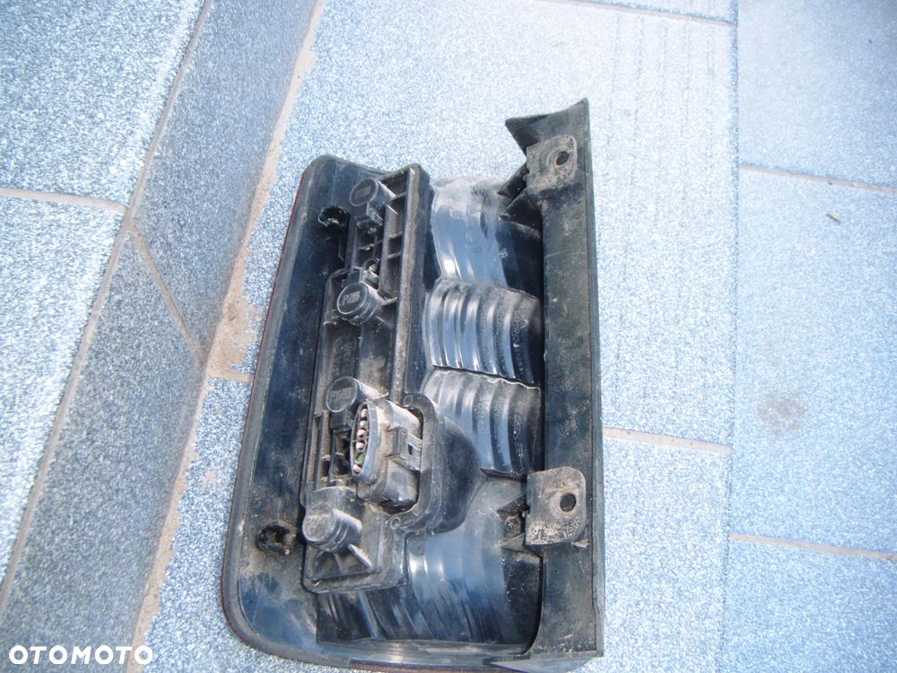 vw caddy 3 08r lampa prawy tył - 2