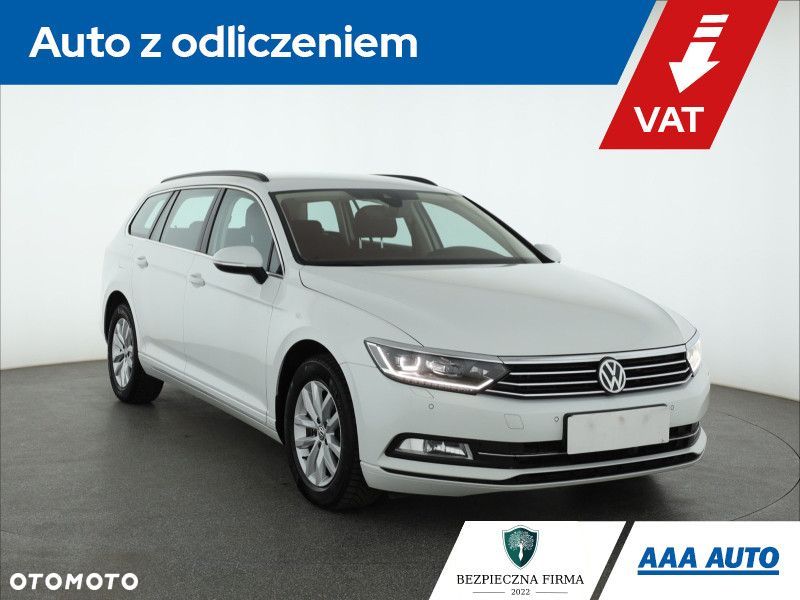 Volkswagen Passat - 1