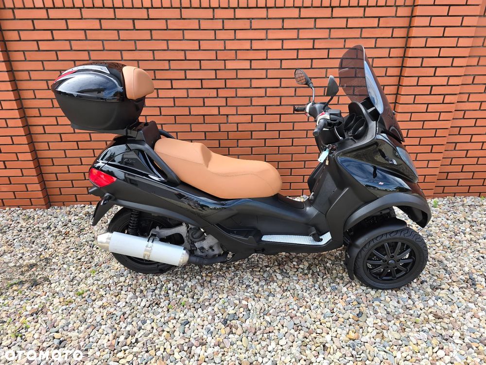 Piaggio MP-3 - 4