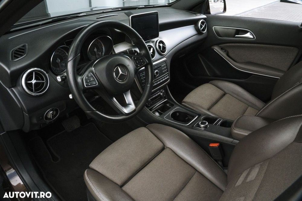 Mercedes-Benz GLA - 13