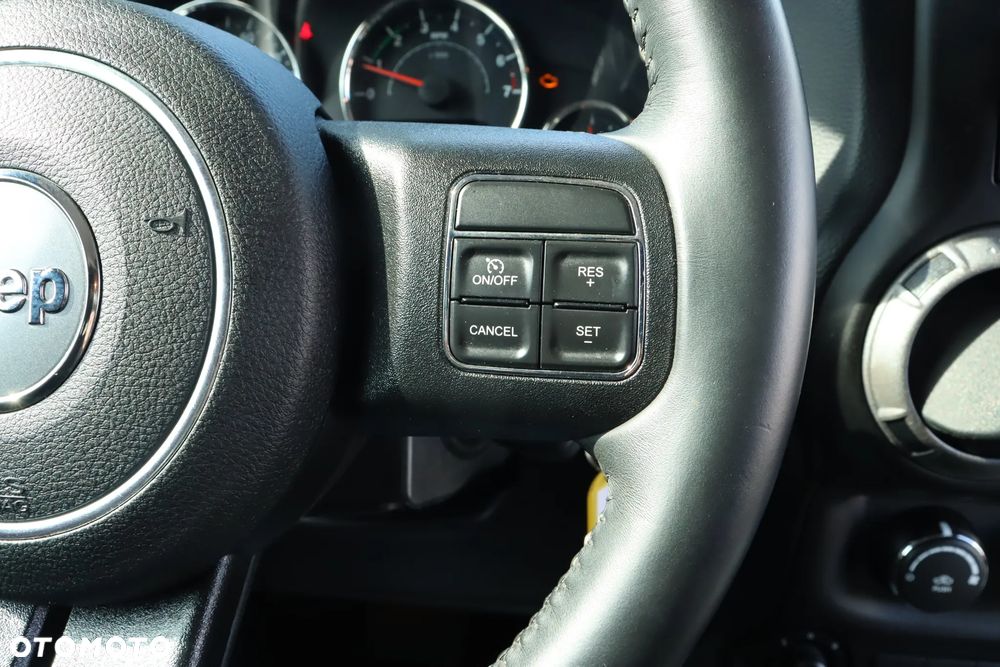 Jeep Wrangler - 16