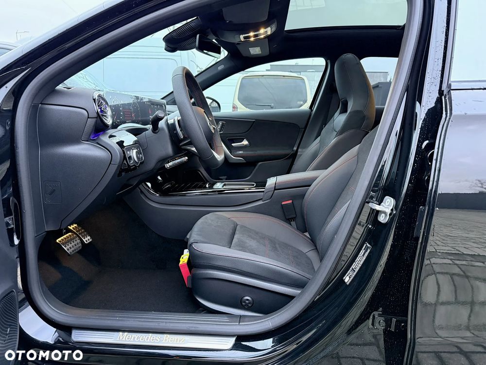 Mercedes-Benz Klasa A 220 4-Matic AMG Line 8G-DCT - 17