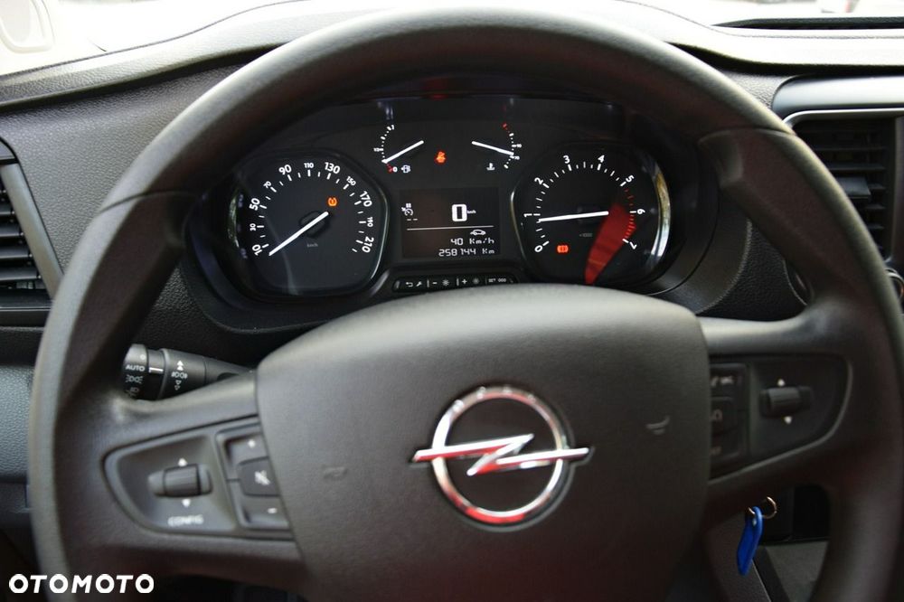 Opel Vivaro Long 2,8t Flex (bryg.) - 12