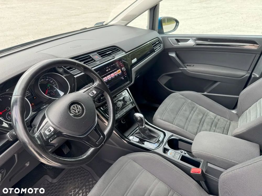Volkswagen Touran - 18