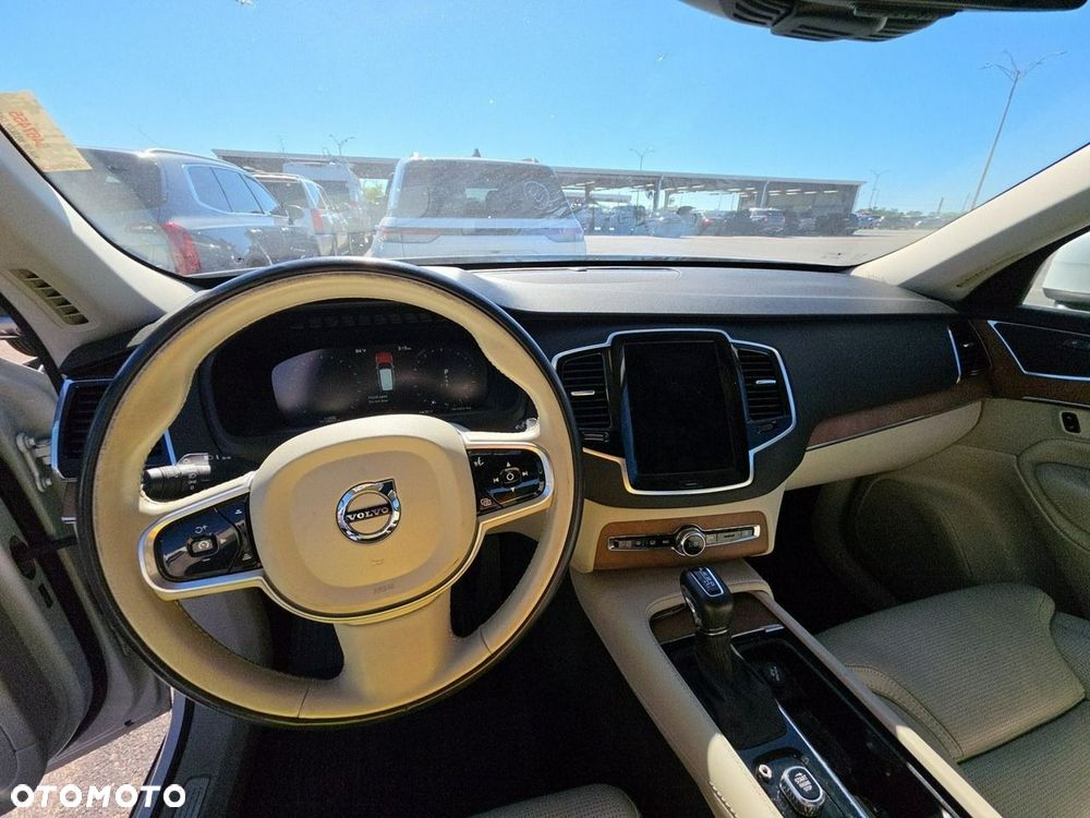 Volvo XC 90 - 7