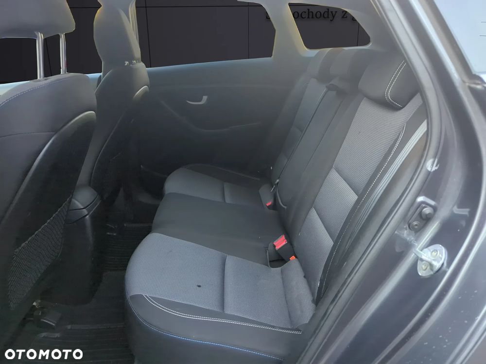 Hyundai i30 1.6 D Premiere Style - 12