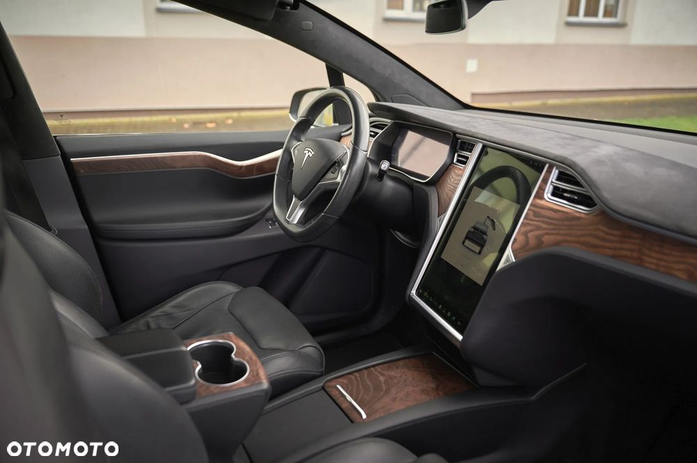 Tesla Model X 90 D - 2