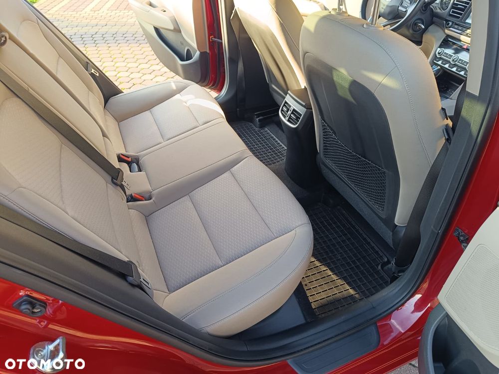 Hyundai Elantra 1.6 Comfort - 10