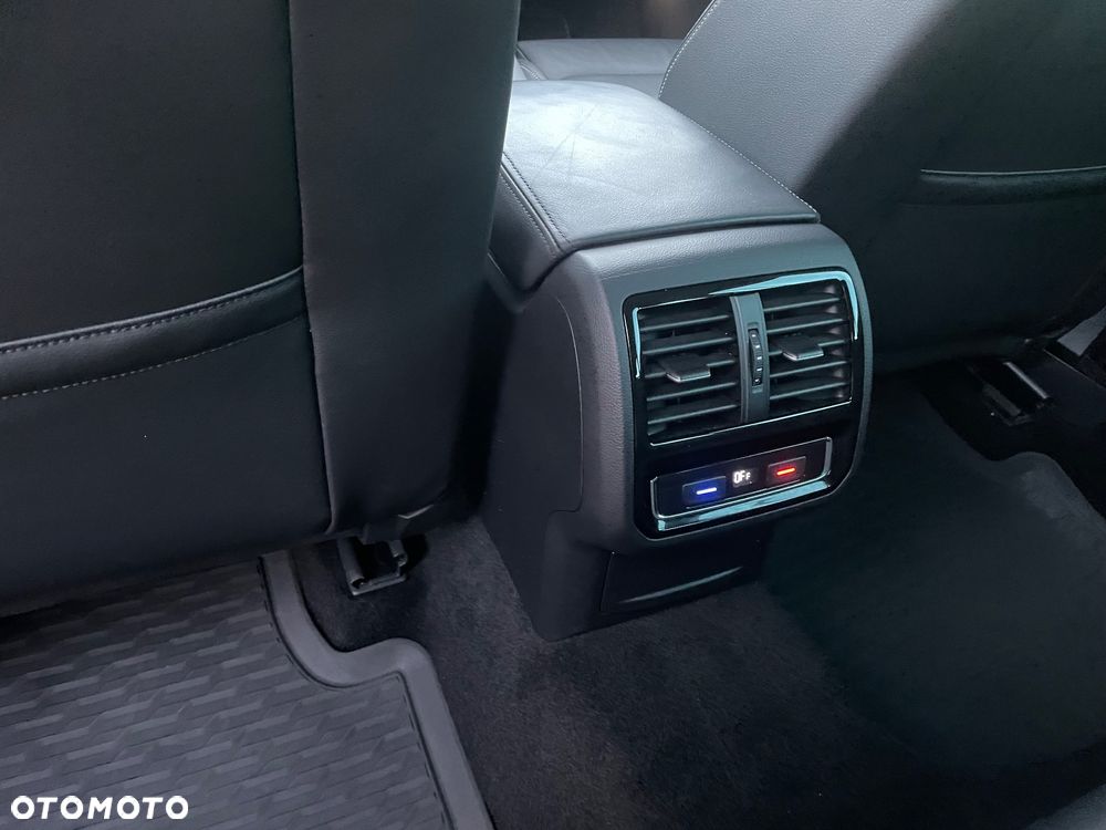 Volkswagen Passat Variant 2.0 TDI SCR DSG Business - 11