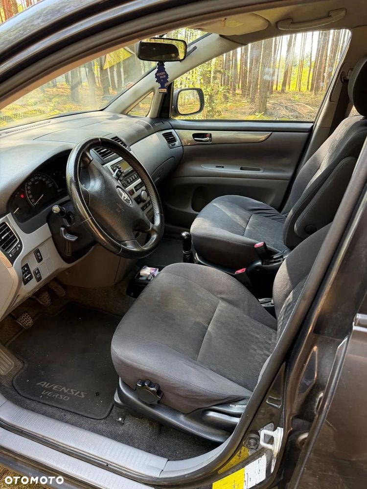Toyota Avensis Verso D-4D - 5