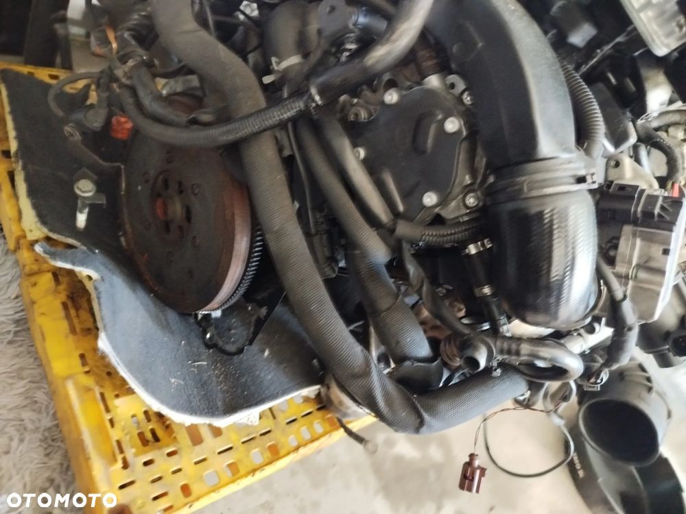 Audi A4 B7 2.0  TDI BPW  silnik słupek - 2