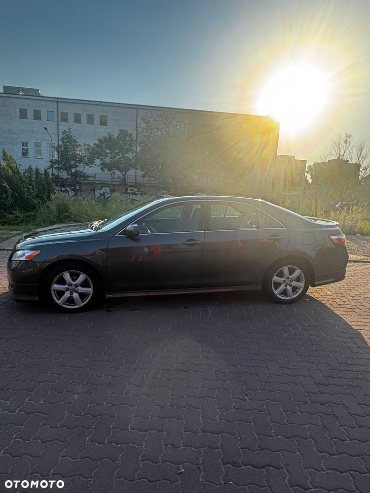 Toyota Camry - 2