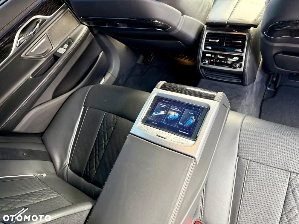 BMW Seria 7 740d xDrive - 25