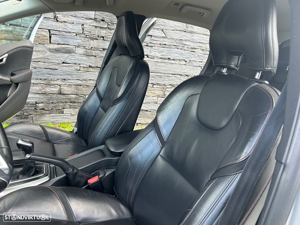 Volvo V40 2.0 D2 Momentum Eco - 11