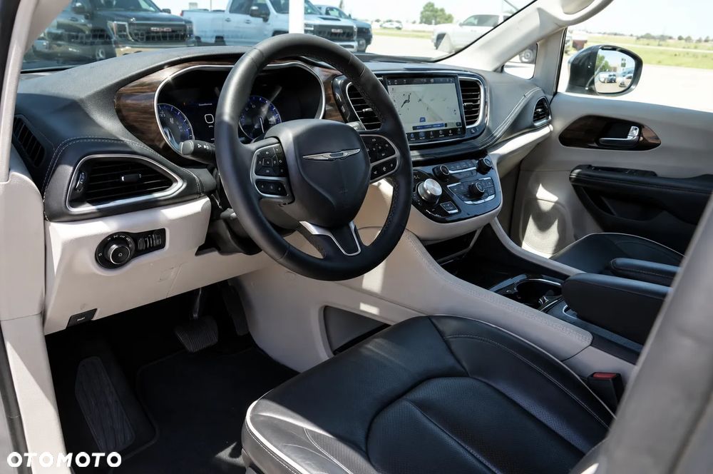 Chrysler Pacifica - 11