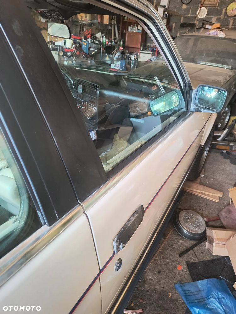 BMW Seria 3 325e - 15