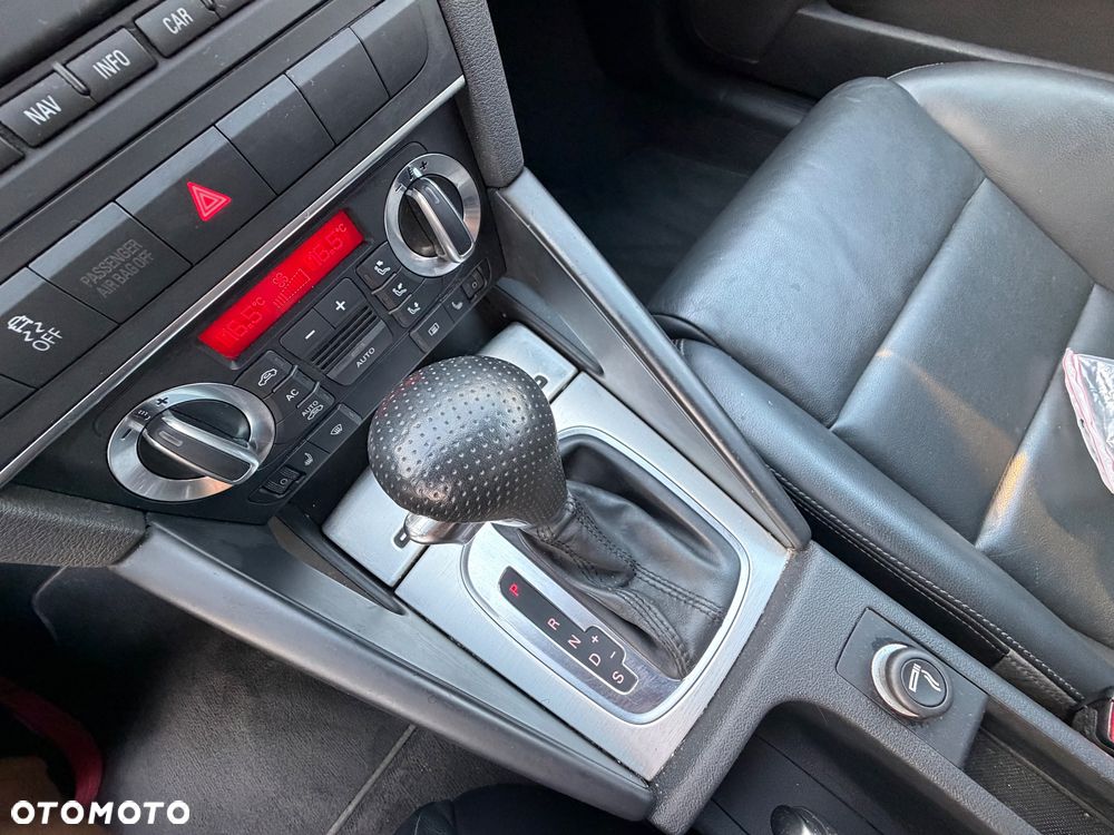 Audi A3 Sportback 2.0 TDI DPF (DSG) S tronic S line Sportpaket plus - 22