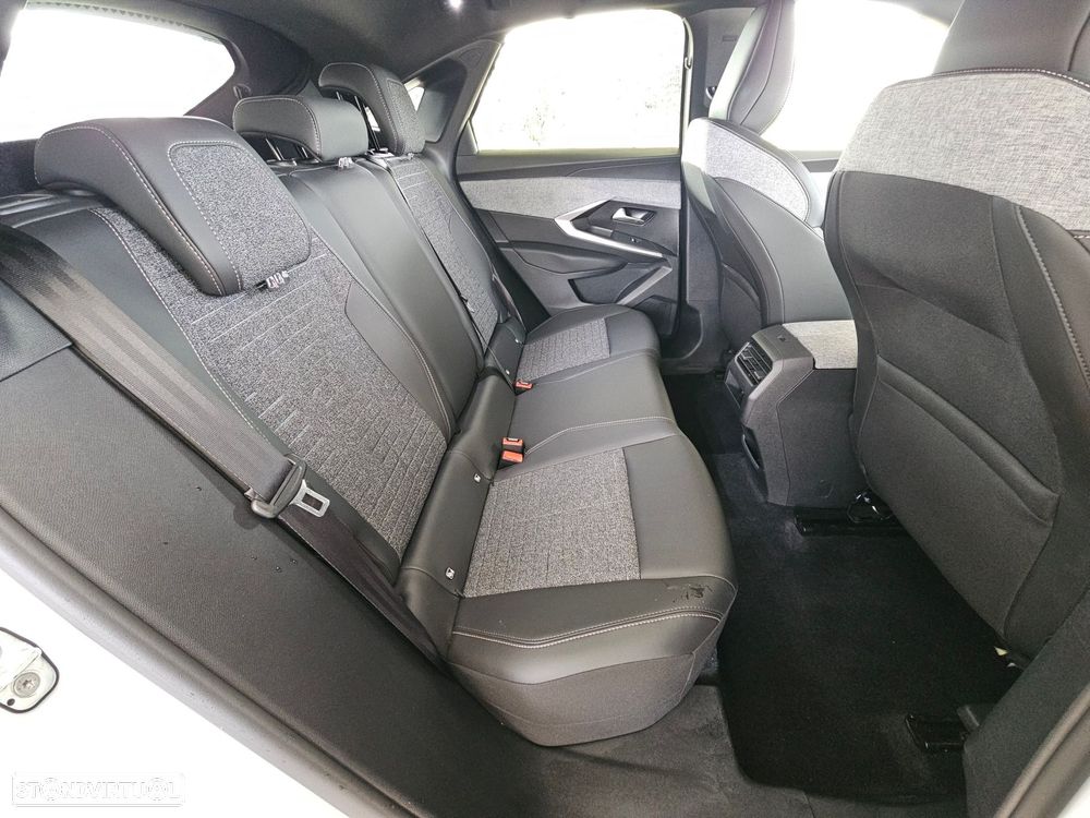 Peugeot 3008 1.2 Hybrid Allure e-DCS6 - 13