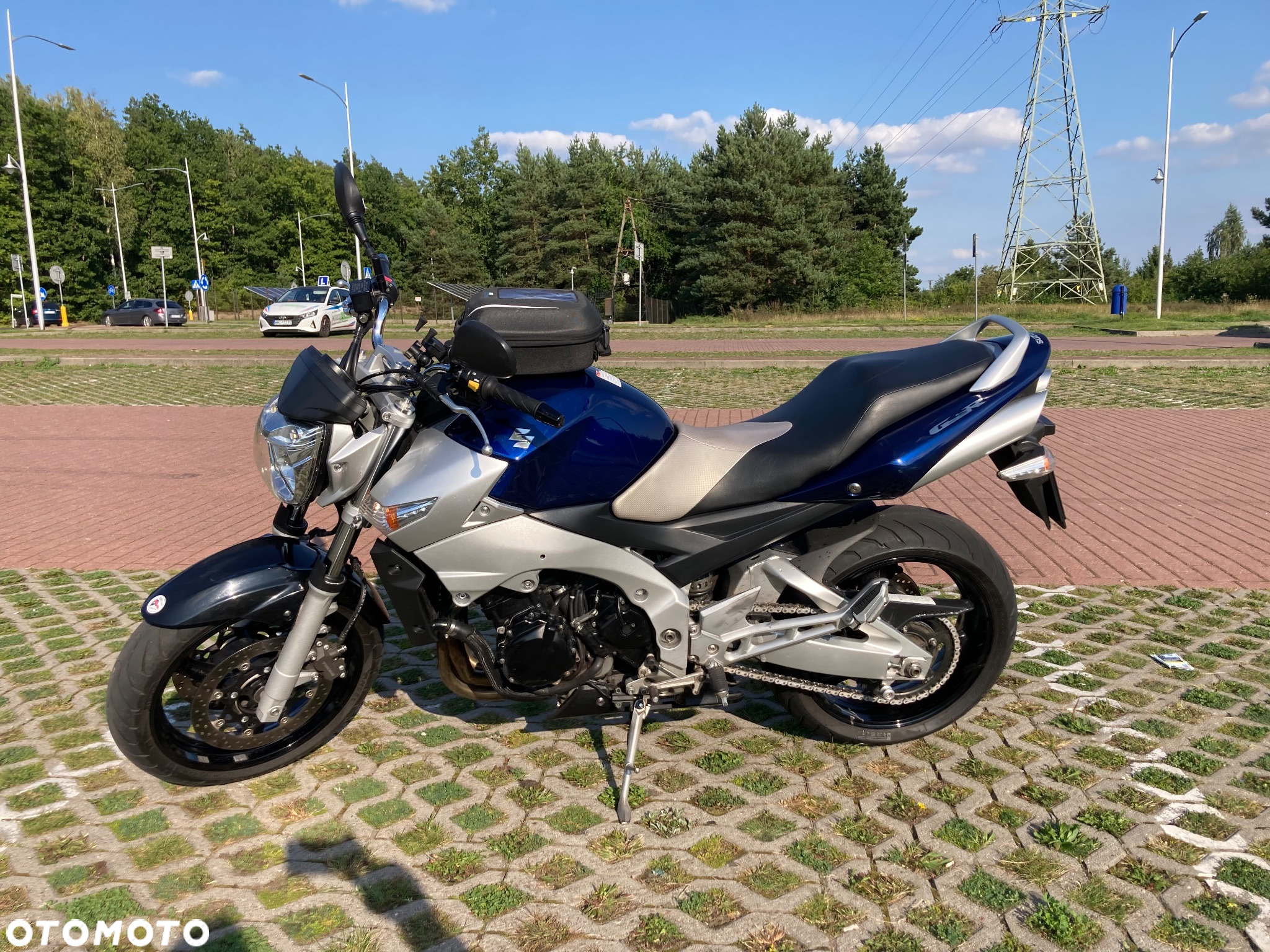 Suzuki GSR - 7