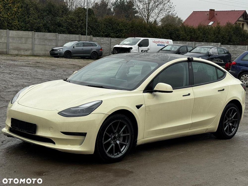 Tesla Model 3 - 1
