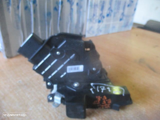 Fecho 3M5AR21813ET FORD FOCUS 2 2009 1.6TDCI 90CV 5P BRANCO FE 6 PINOS  FORD FOCUS 2 FASE 2  2008 1.6TDCI 110CV 5P VERMELHO  FE 6 PINOS - 1