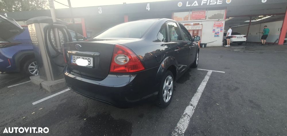 Ford Focus 1.6i Ghia - 2