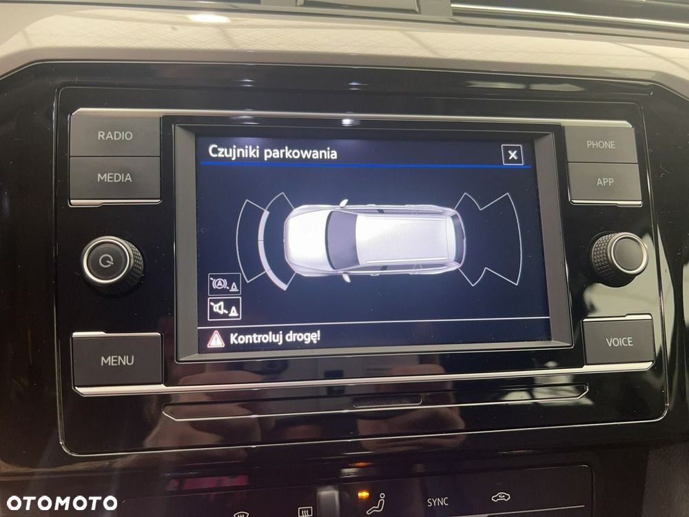Volkswagen Passat - 20