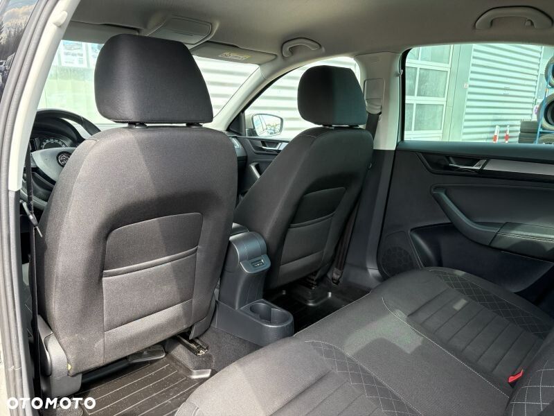 Skoda RAPID 1.0 TSI Style DSG - 16