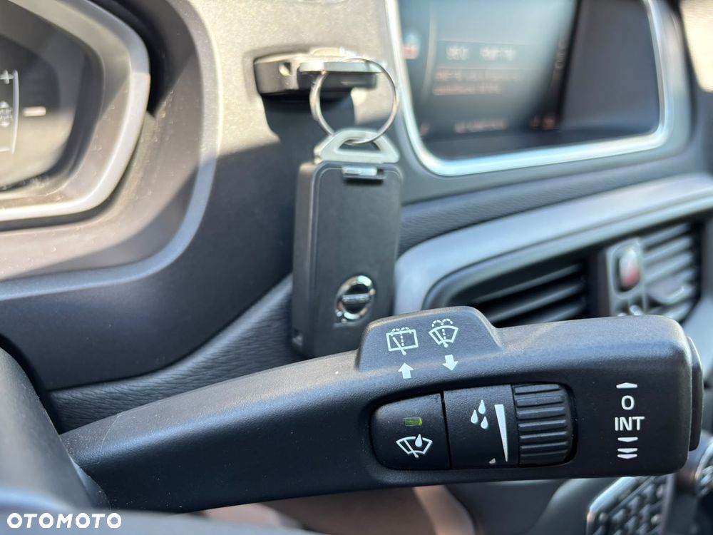 Volvo V40 T2 Drive-E Momentum - 19