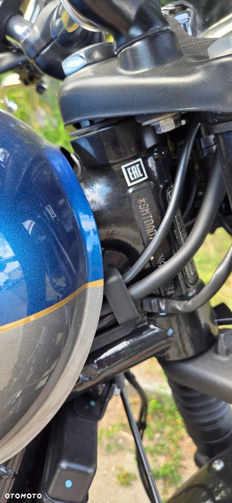 Triumph Bonneville - 18