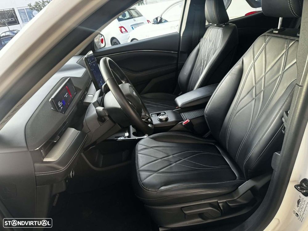 Ford Mustang Mach-E 75.7 kWh Base - 26