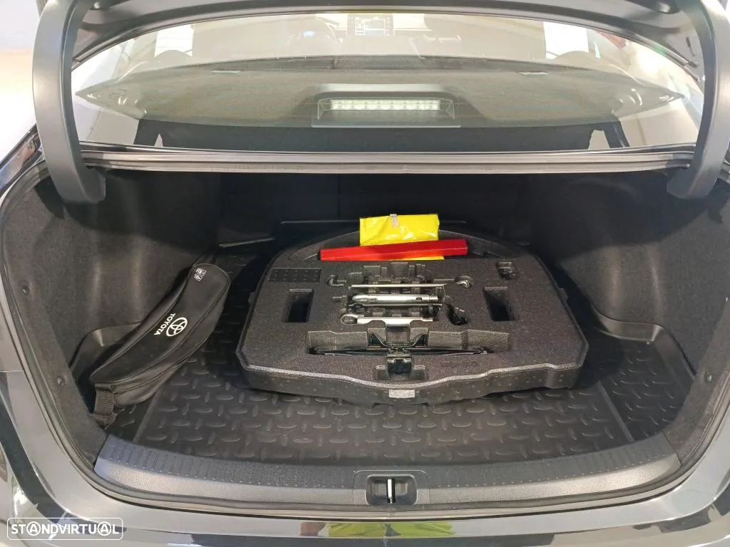 Toyota Corolla 1.8 Hybrid Comfort - 12