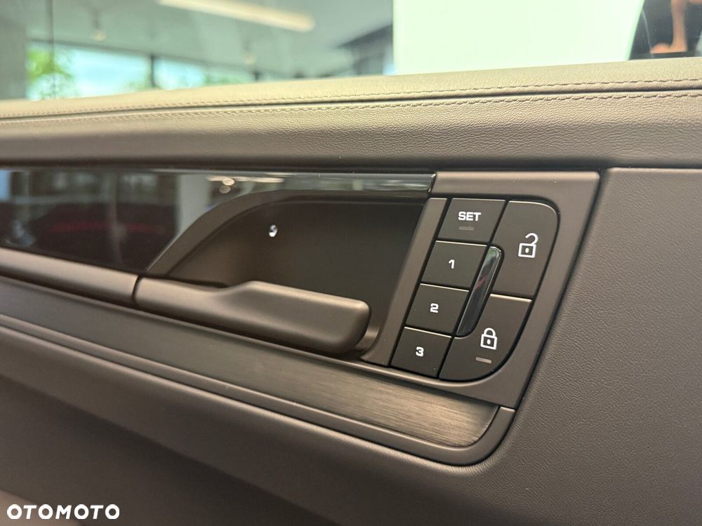 Porsche Cayenne - 16