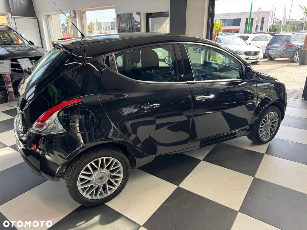 Lancia Ypsilon Y 1.2 8v Gold - 10