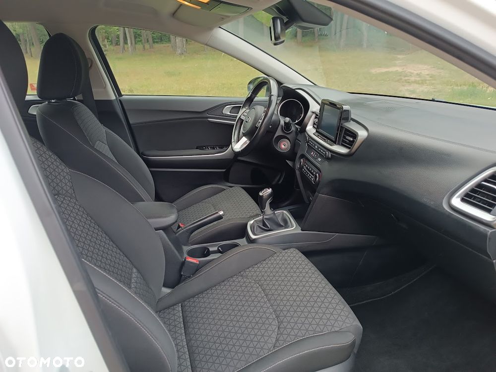 Kia Ceed 1.4 L Business Line - 17