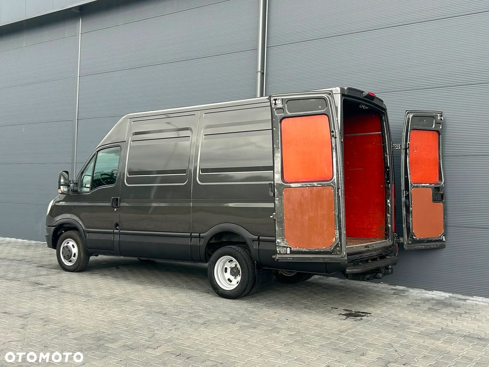 Iveco Daily 40C21 35C21 3.0 HPI L3H2 Średniak **KLIMA**Hak 3,5t.**NA BLIŹNIAKACH**Sprowadzony**2014R** - 8