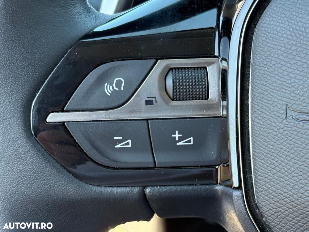 Peugeot 2008 1.2 L PureTech STT EAT8 Allure - 15