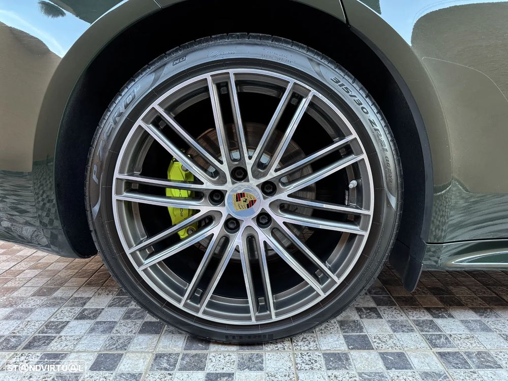 Porsche Panamera Sport Turismo 4 E-Hybrid - 12