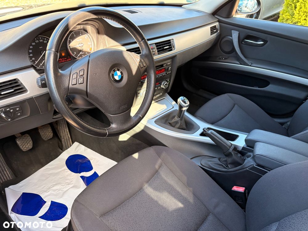 BMW Seria 3 318i - 12